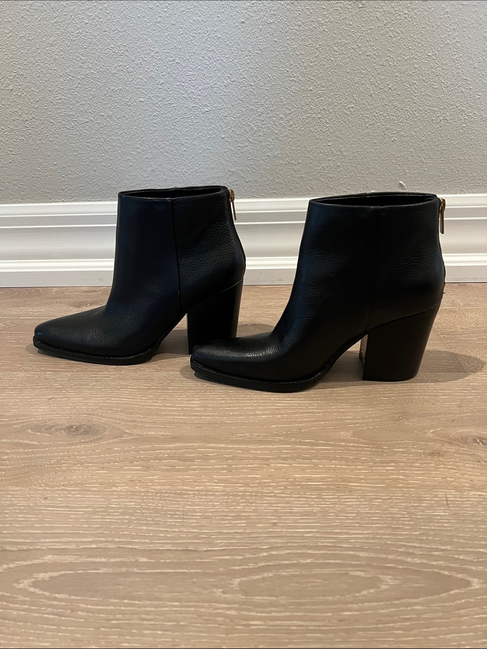 Vince Camuto Classic Black Leather Ankle Boots - Women Size 9M - Picture 2 of 11